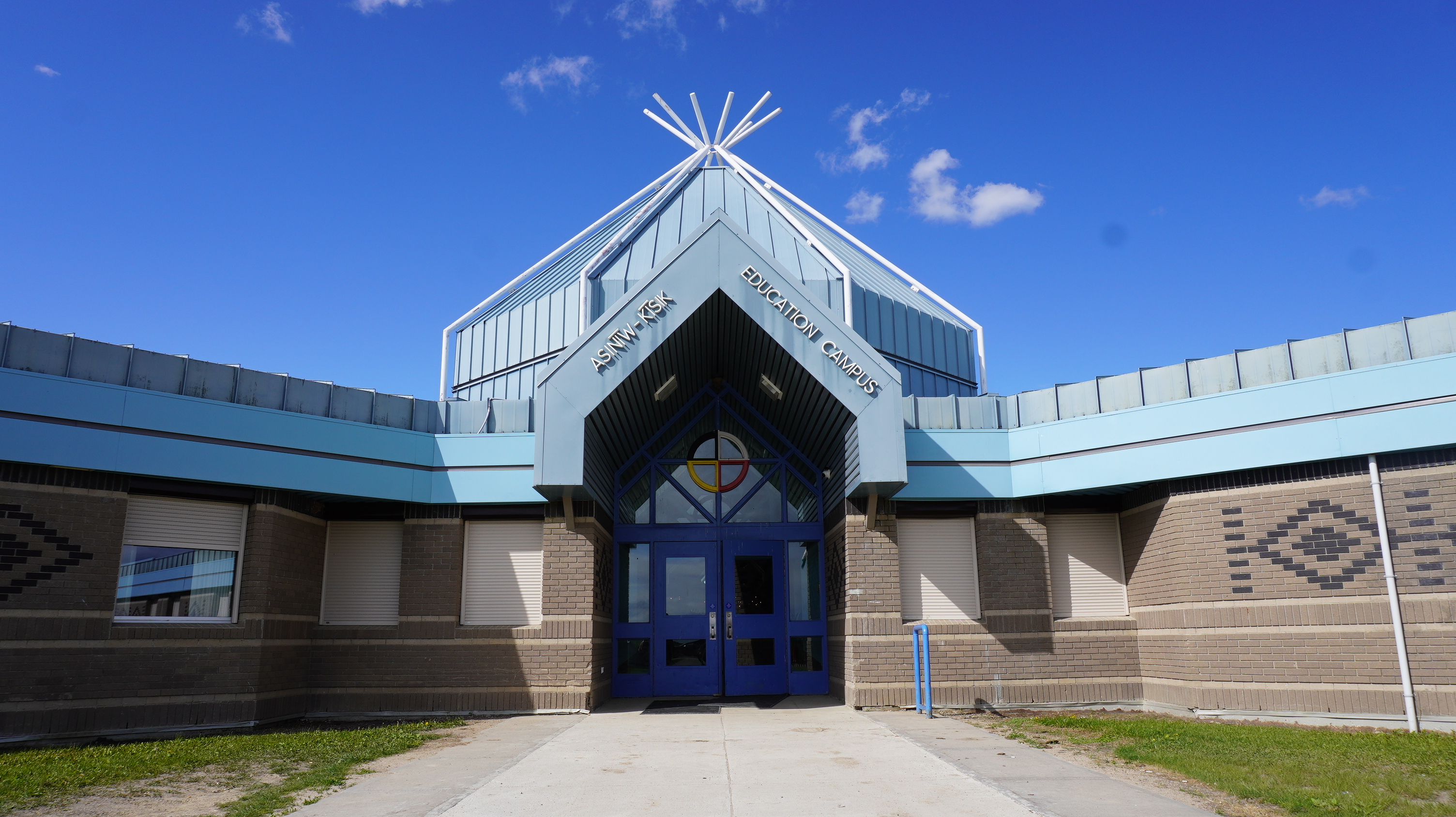 School Exterior Front. 
Asiniw-Kisik Education Centre